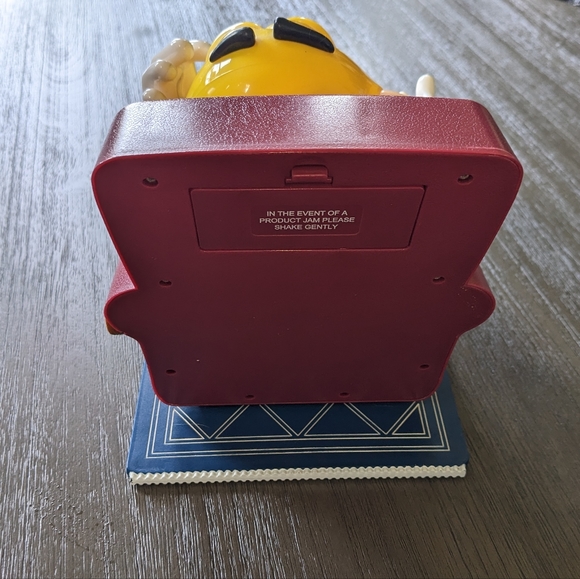 Yellow M&M Dispenser LA-Z-Boy Recliner M&M's Candy Collectible Vintage 1999 Mars - Picture 7 of 8